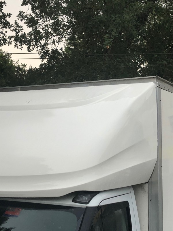 Réparation carrosserie d’une capucine d'un camion Iveco pour un loueur d'Aix-en-Provence