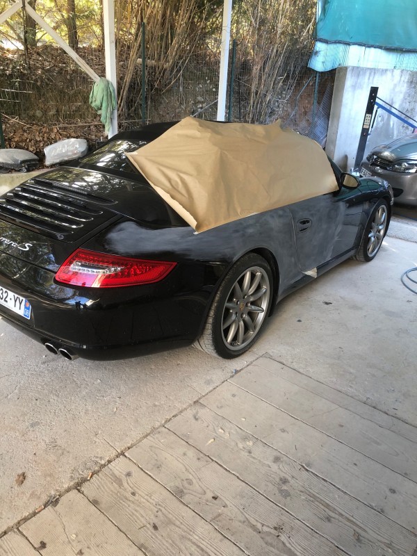 Réalisation d’une peinture noir métallisé sur une Porsche cabriolet pour un client d’Aix en Provence